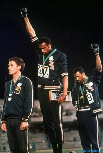 siyah-eldiven-olimpiyat-protestosu