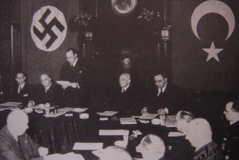 Türkiye ve Almanya arasında 18 Haziran 1941 tarihinde Türk-Alman Dostluk Paktı'nın imzalandığı andan bir kare