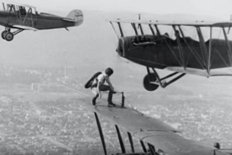 Gladys-Ingle-ucak-tekeri-degistirme