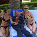 Stephen Hawking'in Jeffrey Epstein İle İlişkilendirilen Fotoğrafları stephen-hawking-kadin
