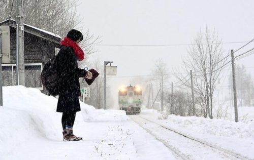 japonya-tren-istasyonu-ogrenci