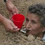 Şeriata Göre Toprağa Gömülerek Taşlanıp Öldürülen İranlı Kadına Ait Sanılan Kolombiya'dan Protesto Fotoğrafı boynuna-kadar-topraga-gomulen