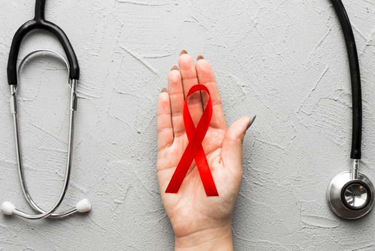 kanser-tedavi-kurdele-steteskop