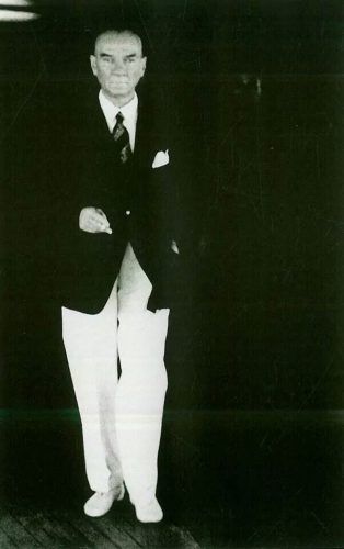 ataturk-1-haziran-1938-savarona