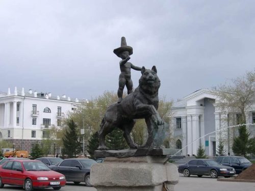 kazakistan bozkurt heykeli