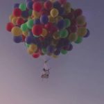 balonlarla-ucan-adam