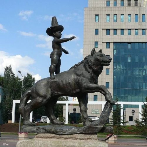 kazakistan-bozkurt-heykeli