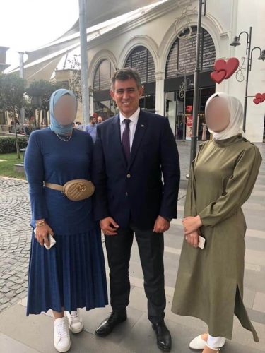 metin-feyzioglu-esi-sanilan-turbanli