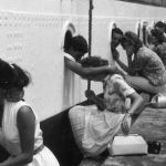 2. Dünya Savaşı'nda Cepheye Gitmeden Önce Askerlerin Sevdikleriyle Vedalaştığı Ana Ait Olduğu İddiasıyla Paylaşılan Fotoğraf son-opucuk-veda