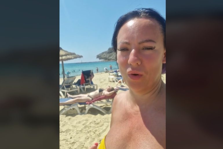 esinin cenaze toreni yerine tatile giden