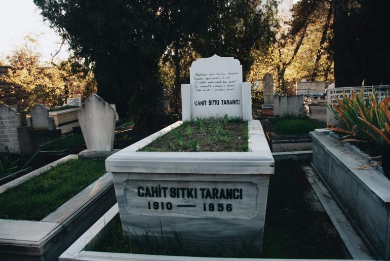 cahit-sitki-taranci-mezari