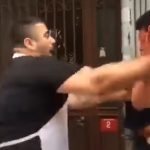Esnafın Suriyeli Bir Tacizciyi Dövdüğü İddiasıyla Paylaşılan Video kizi-taciz-edeni-doven-esnaf
