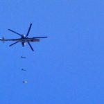 Suriye'nin Halep Kentinde Muhalif Güçlerin Üzerine Varil Bombası Atıldığı Ana Ait Olduğu İddiasıyla Paylaşılan Fotoğraf varil-bombasi