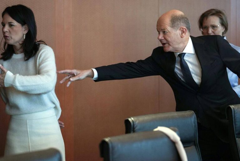 almanya-disisleri-bakani-toplantiyi-terk-iddiasi