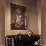 Naciye Sultan'ın Yirmisekiz Mehmed Çelebi'nin Portresi Önündeki Fotoğrafı naciye-hanim