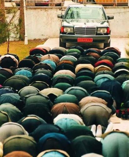 erbakan-mercedes-secde