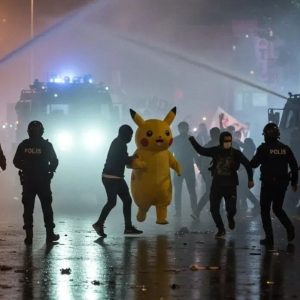 polisten-kacan-pikachu