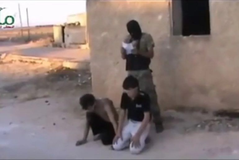 Suriye’de Lazkiye ve Tartus’ta Alevilerin Katline Ait Olduğu İddiasıyla Paylaşılan Eski Tarihli Görüntüler suriye-cocuklari-infaz
