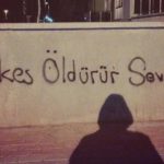 Ramiz Karaeski İmzasıyla Paylaşılan "Oysa Herkes Öldürür Sevdiğini" Dizesi herkes-oldurur-sevdigini