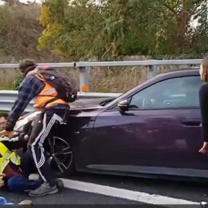 iklim-aktivistini-ezdi