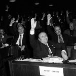 Süleyman Demirel'in Deniz Gezmiş, Yusuf Aslan ve Hüseyin İnan'ın İdamı İçin Yapılan Oylamada El Kaldırdığı Ana Ait Sanılan Fotoğraf suleyman-demirel-oy