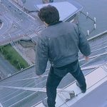 Jackie Chan'in "Ben Kimim" Adlı Filmde Bir Binadan Aşağı Kaydığı Sahnede Dublör ve İp Kullanmadığı İddiası jackie-chan-ben-kimim