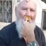 Suriye'de Yaşlı Dürzi Erkeklerin Sakallarının ve Bıyıklarının Zorla Kesildiği Görülen Görüntü biyigi-sakali-zorla-kesilen