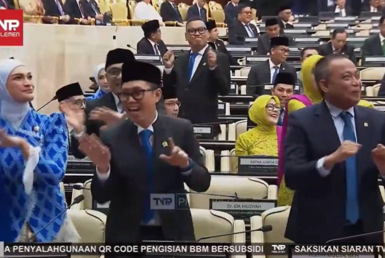 endonezya-meclisi-milletvekilleri