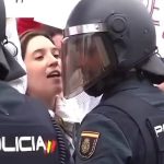 Eyleme Katılan Kadın Protestocunun Polis Memuru Eşiyle Karşı Karşıya Geldiği İddiası kadin-protestocu-polis