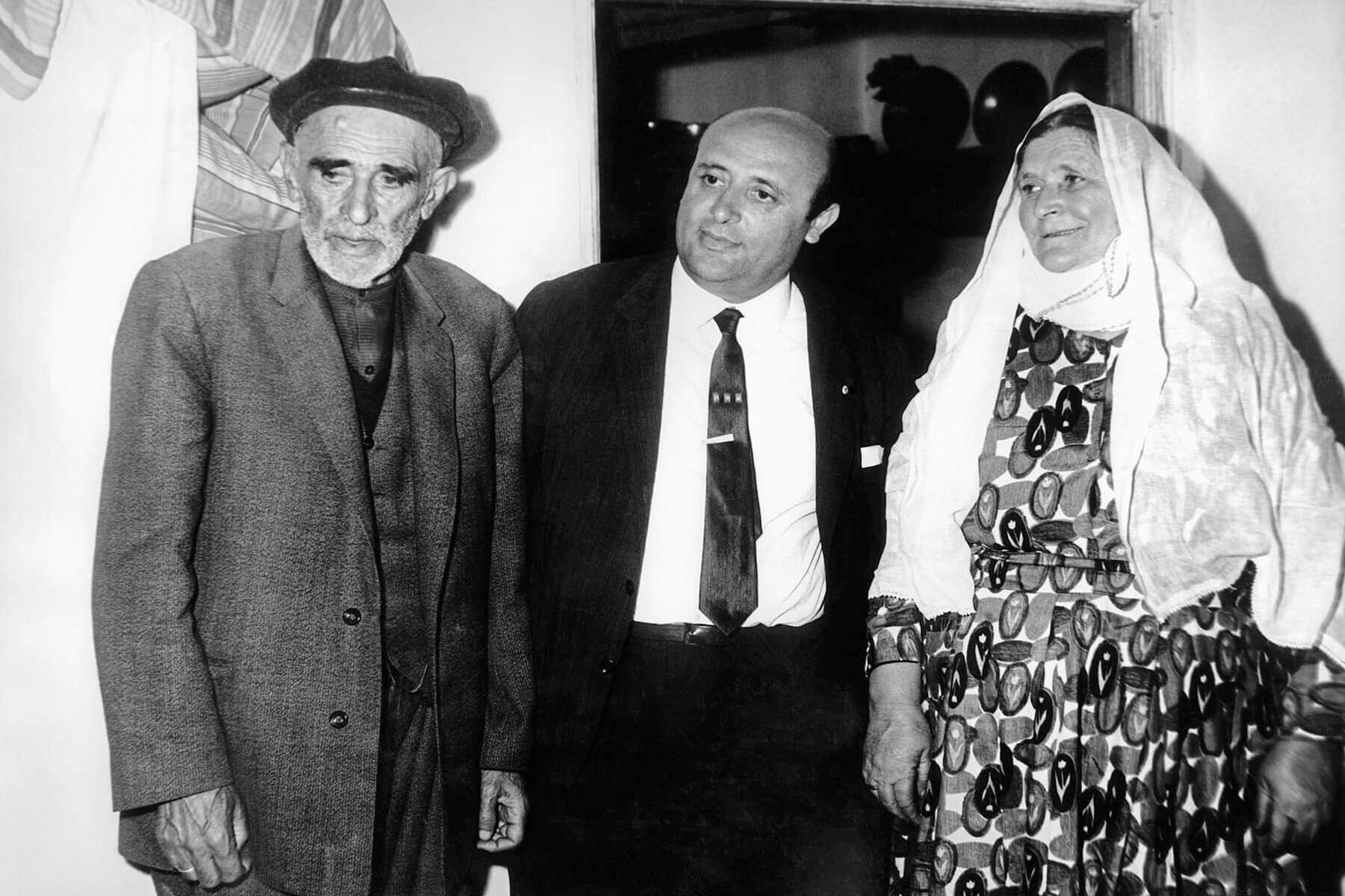 Süleyman Demirel’in Anne ve Babası İle Fotoğrafı suleyman-demirel-anne-babasiyla