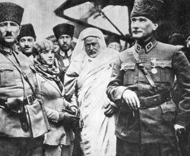 ataturk-seyh-sunusi-sanilan
