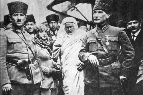 ataturk-seyh-sunusi-sanilan
