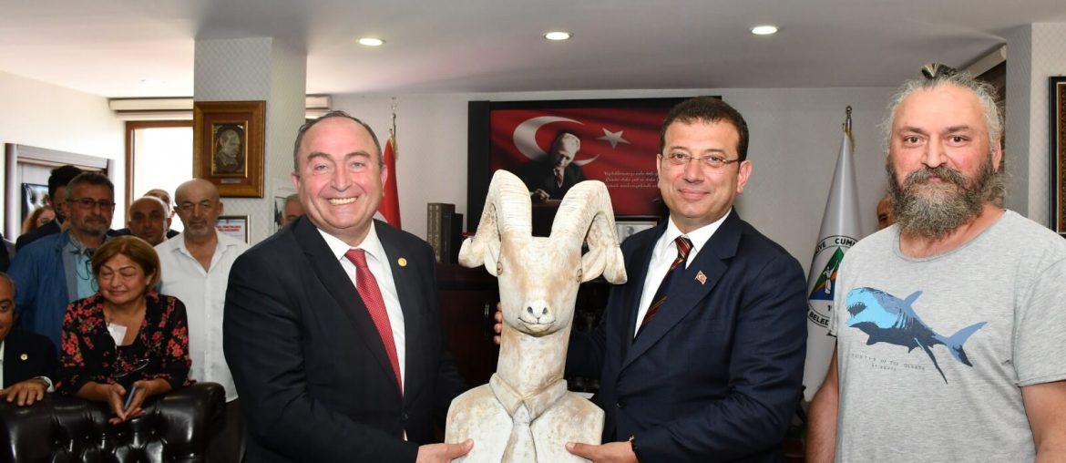 ekrem-imamoglu-teke-heykeli