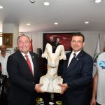 ekrem-imamoglu-teke-heykeli