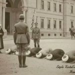 yunan askerine secde