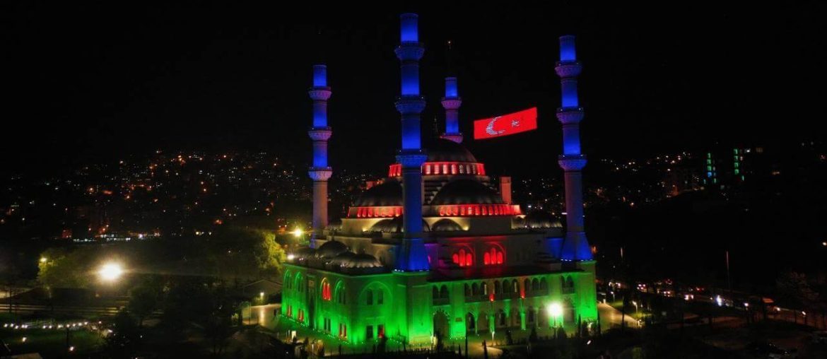 azerbaycan-uzun-mehmet-camii