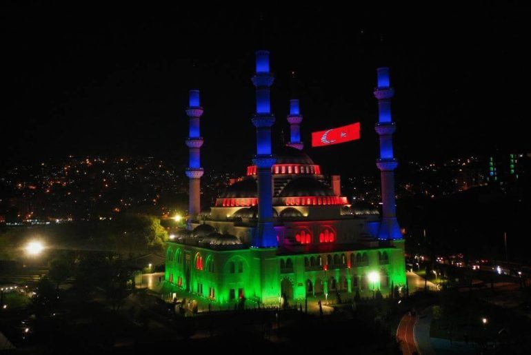 azerbaycan-uzun-mehmet-camii
