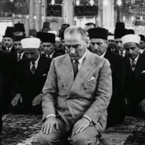 ataturk-namaz-kilarken-yapay-zeka