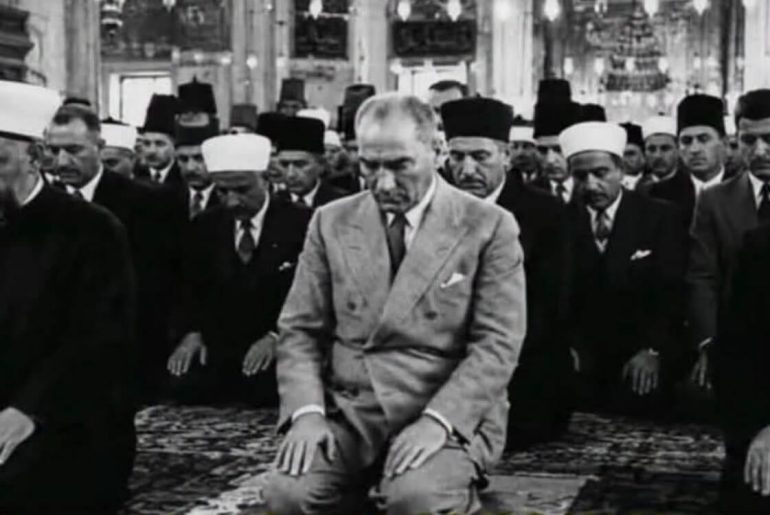 ataturk-namaz-kilarken-yapay-zeka