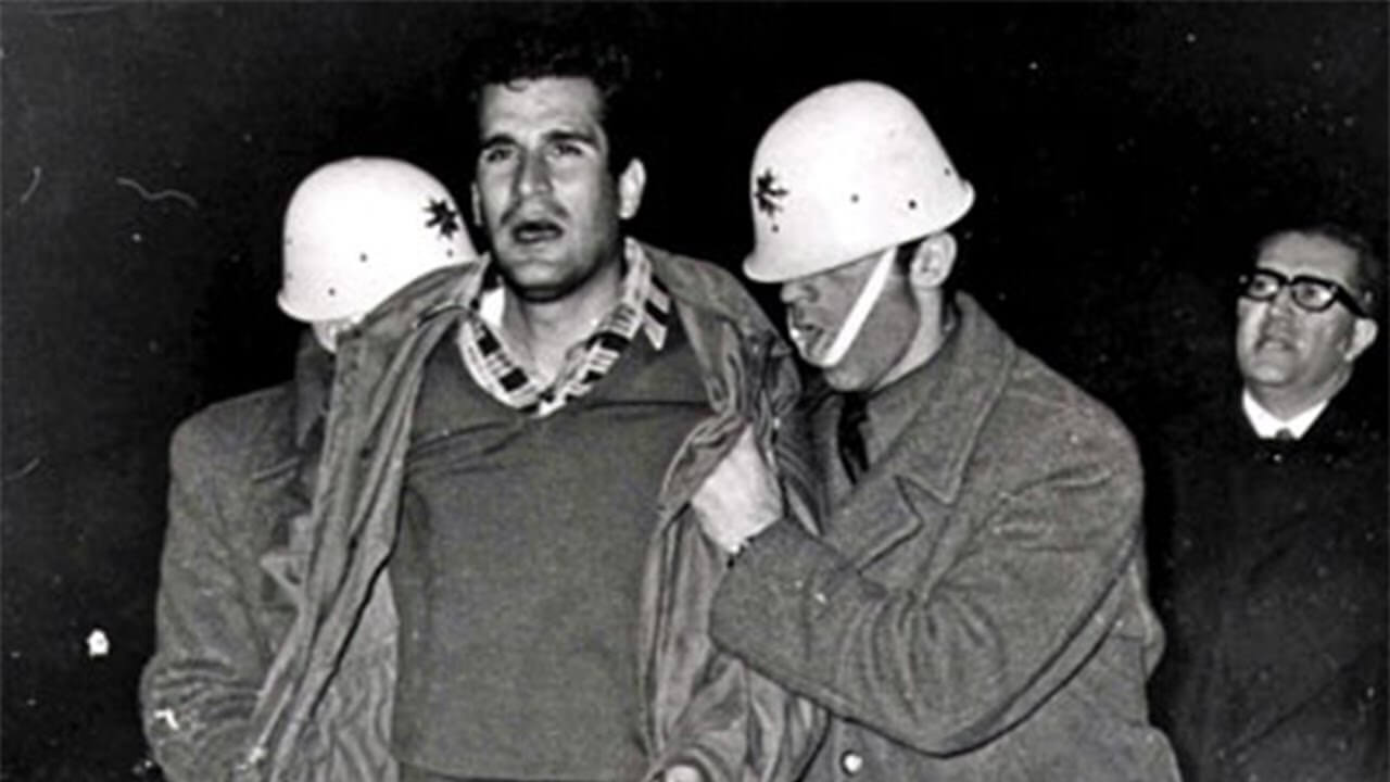 “Deniz Gezmiş İdama Giderken” Kaydedildiği Sanılan Fotoğraf deniz-gezmis-kolunda-polis