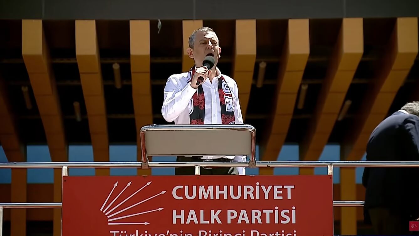 Özgür Özel’in Arka Arkaya Defalarca Kürt Dediği Duyulan Yapay Zekâ Üretimi Video ozgur-ozel-miting