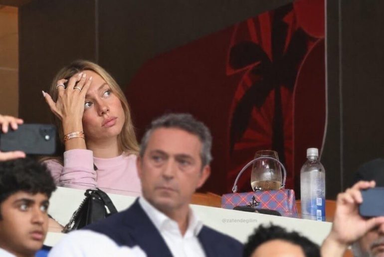 Ester-Exposito-ali-koc