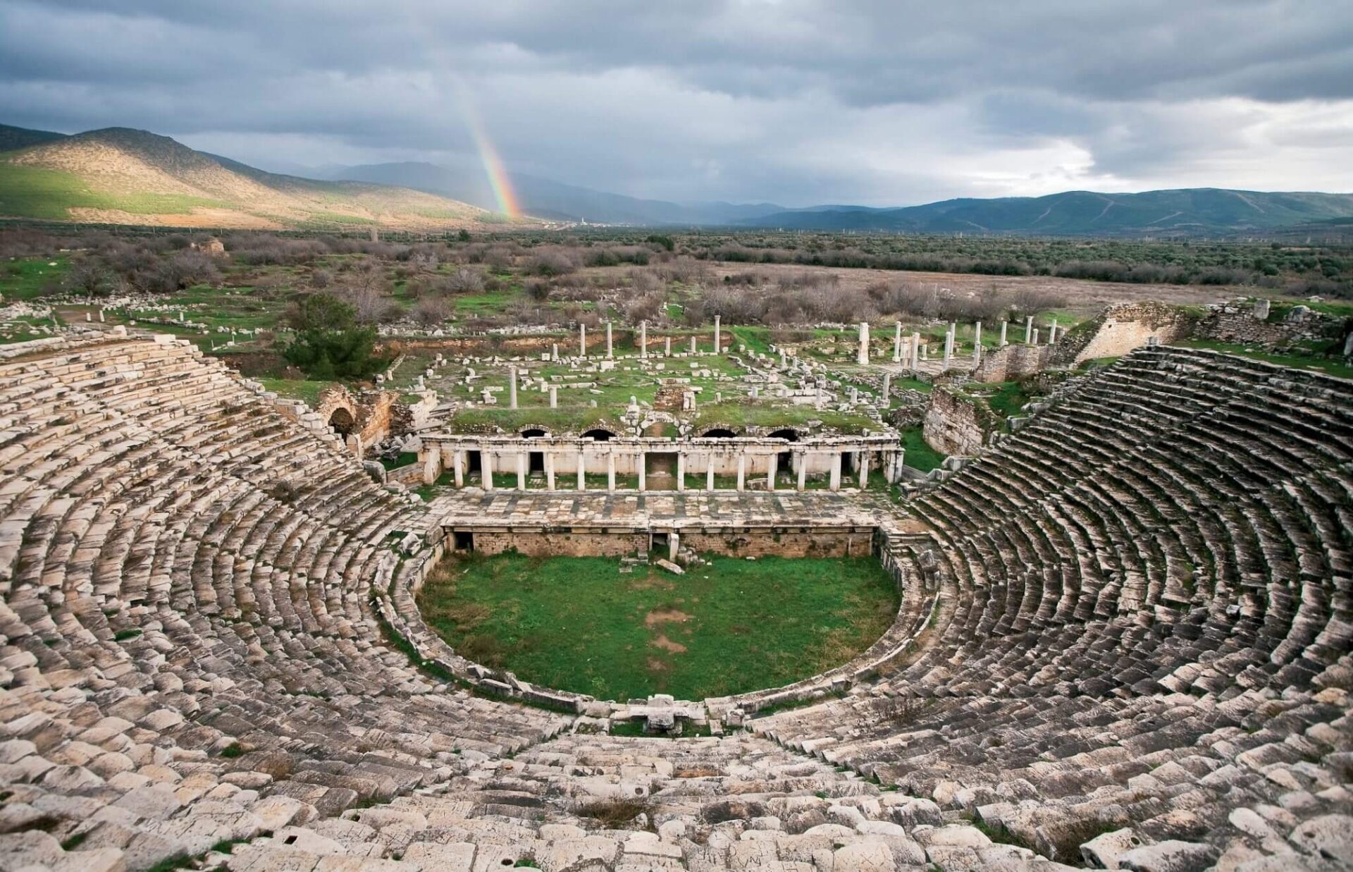 afrodisias-antik-kenti-nin-ara-g-ler-taraf-ndan-ke-fedildi-i-ddias