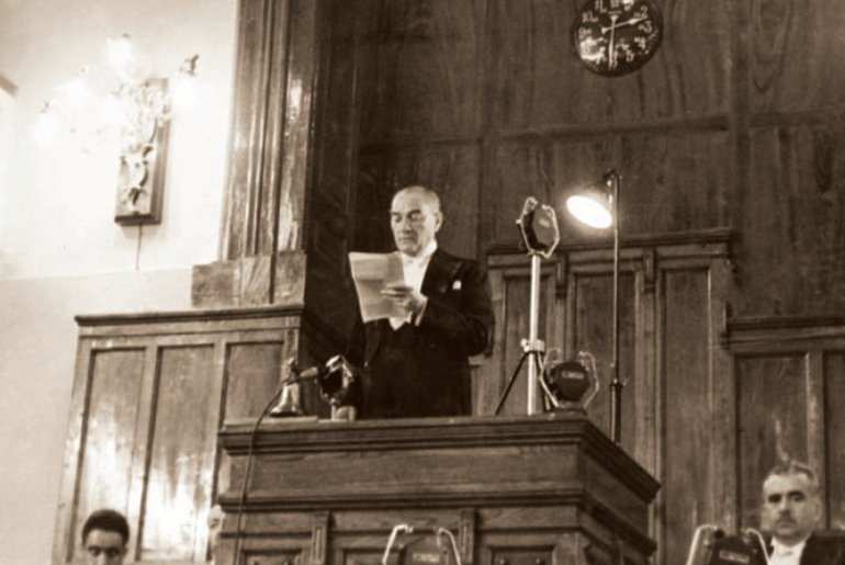 Atatürk 1 Kasım 1933