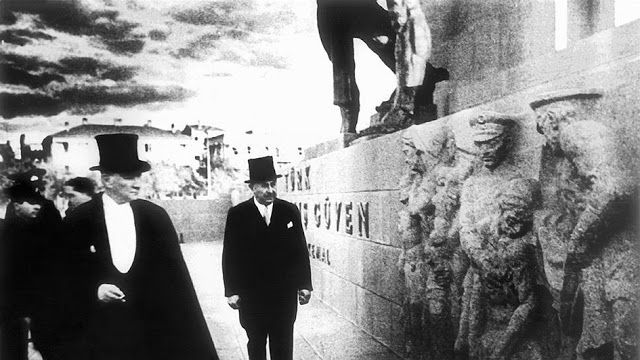 Atatürk 1 Kasım 1934 tarihinde Güven Anıtı'nın açılışında