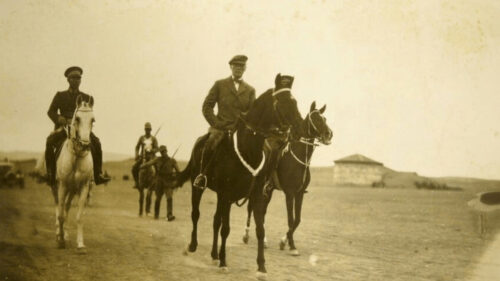 ataturk-at-surerken-10-haziran-1927