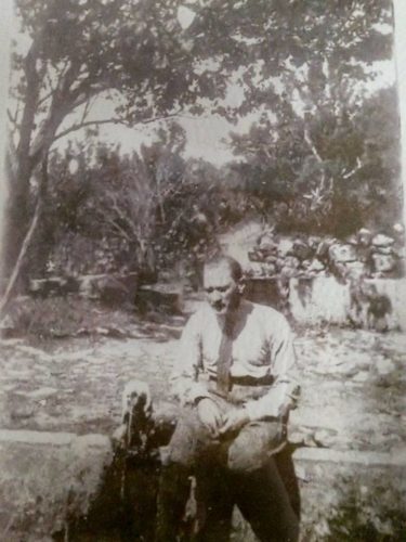 Atatürk çankaya köşkü bahçesinde