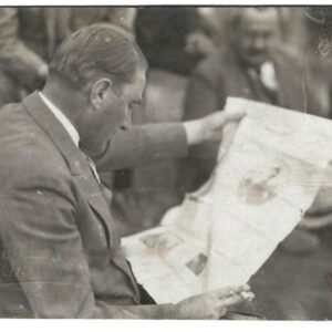 ataturk gazete okurken