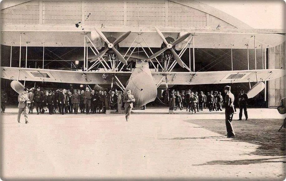 Atatürk'ün Nuri Demirağ'ın Uçak Fabrikasını Ziyaretine Ait Sanılan Fotoğraf - Malumatfuruş