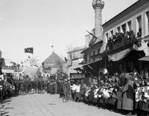 ataturk izmire girisi 1922